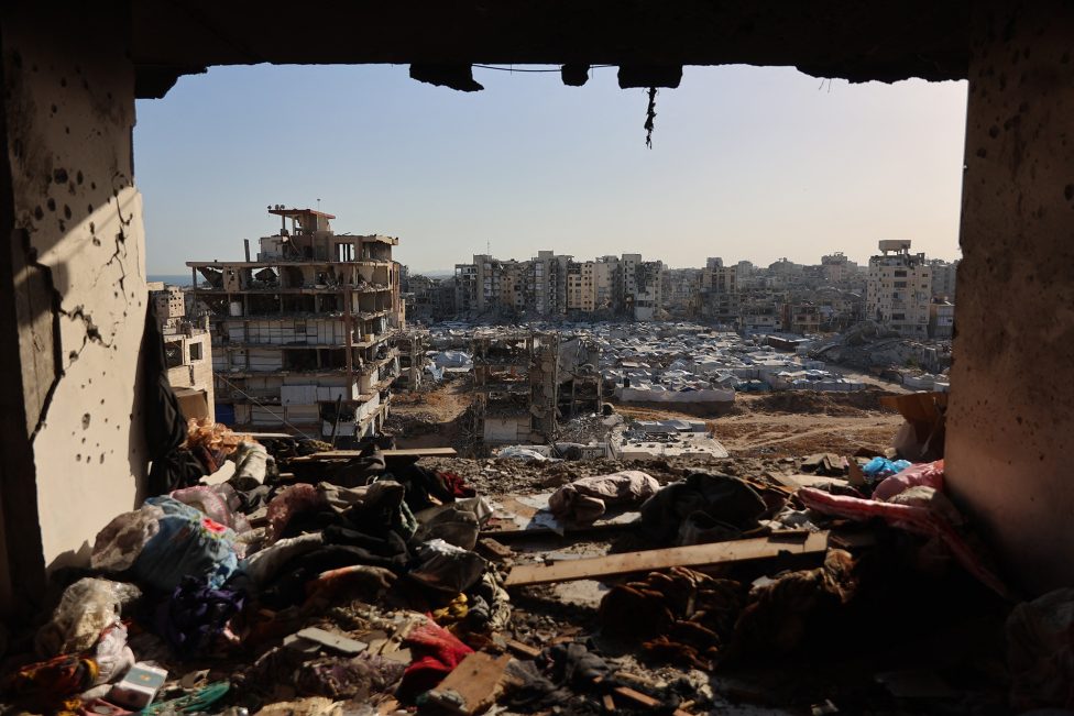 Zerstörte Innenräume eines Wohnhauses in Gaza-Stadt nach einem israelischen Angriff am 4. Juni