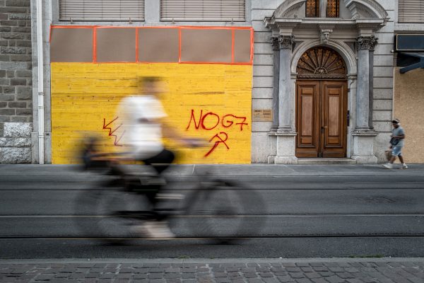 Verbarrikadiertes Geschäft in Genf