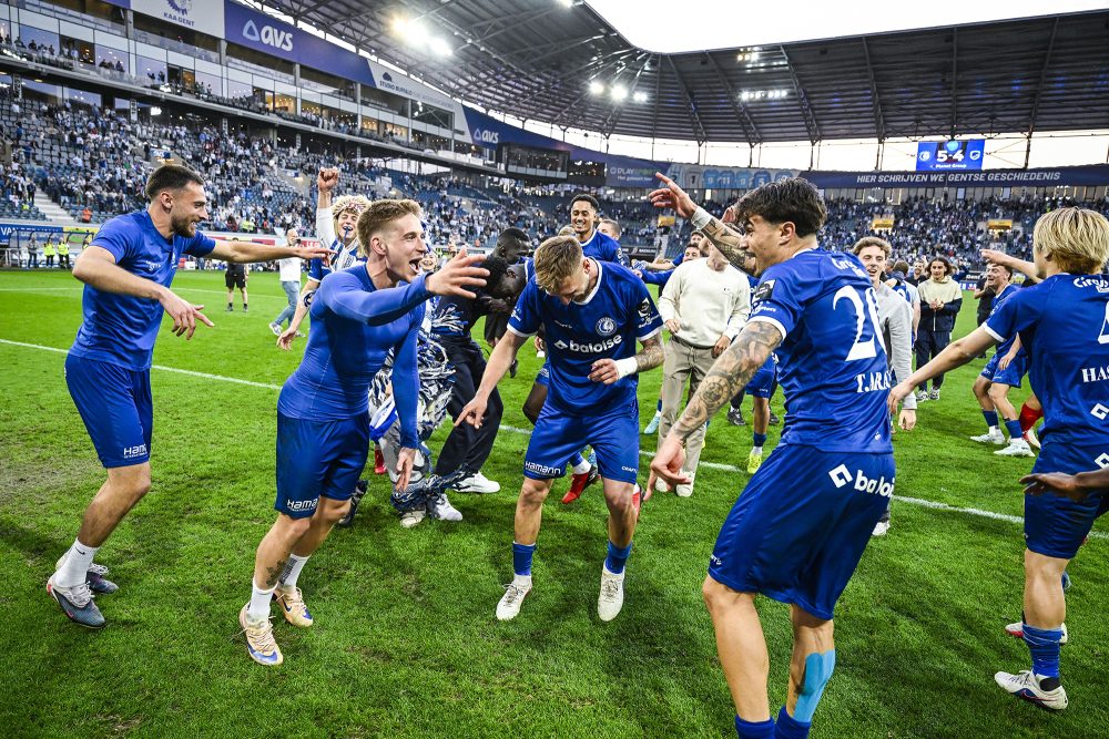 Die Spieler von Gent jubeln nach ihrem Sieg gegen Genk