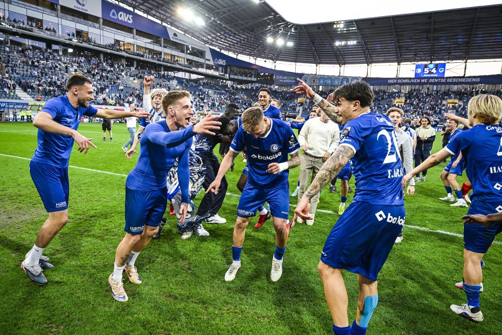 Die Spieler von Gent jubeln nach ihrem Sieg gegen Genk