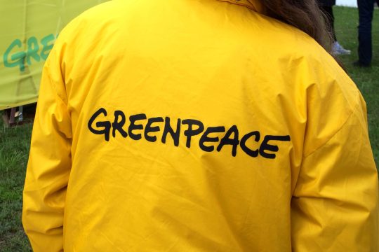 Greenpeace-Logo auf Jacke