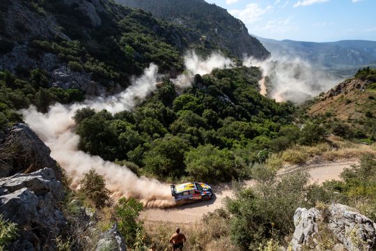 Der Hyundai von Thierry Neuville/Martijn Wydaeghe in den griechischen Bergen