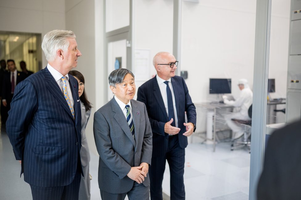 König Philippe und Kaiser Naruhito beim Rundgang durch das Techzentrum Imec