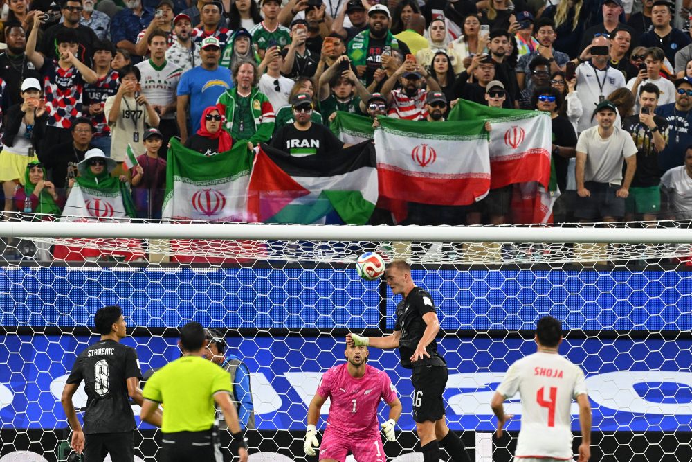Die Zuschauertribüne hinter dem Tor beim WM-Gruppenspiel Iran gegen Neuseeland
