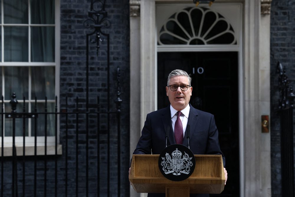 Keir Starmer kündigt seinen Rücktritt an am 22. Juni 2026 vor dem Amtssitz 10 Downing Street in London
