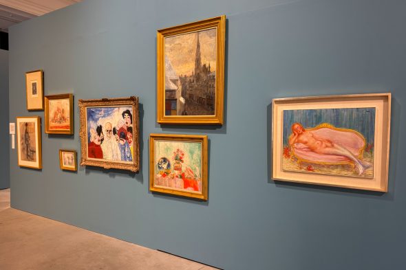 Mehrere Gemälde der Sonderausstellung