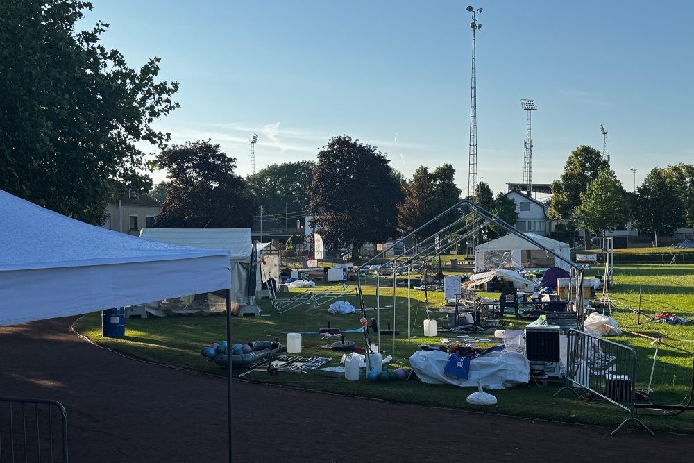 Eingestürzte Zelte und Pavillons auf dem Veranstaltungsgelände