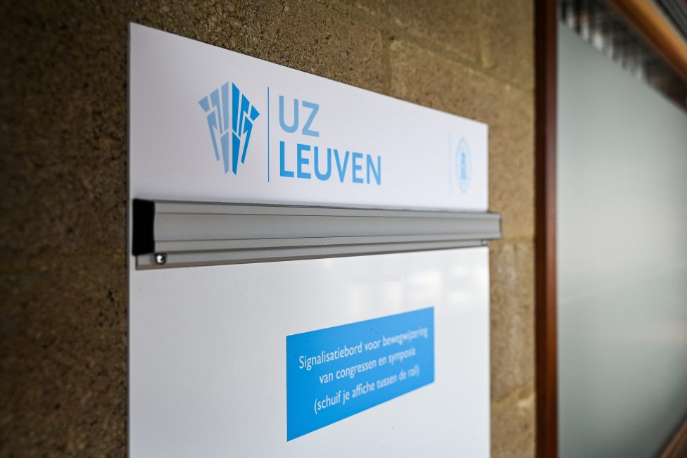 Eingangsschild Universitätskrankenhaus Löwen