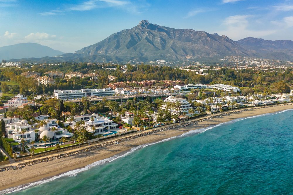 Tourismushochburg Marbella von oben