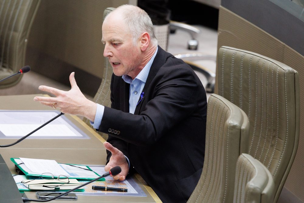 Marino Keulen im Flämischen Parlament