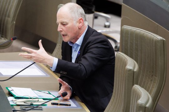 Marino Keulen im Flämischen Parlament