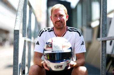 Maxime Martin mit seinem besonderen Helm zum 20. Start bei den 24 Stunden von Spa
