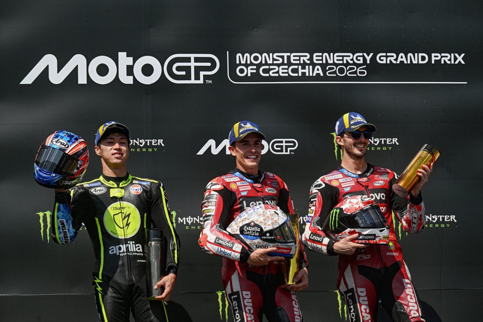 Das Podium vom MotoGP in Tschechien (vlnr.): Ai Ogura, Marc Marquez und Francesco Bagnaia