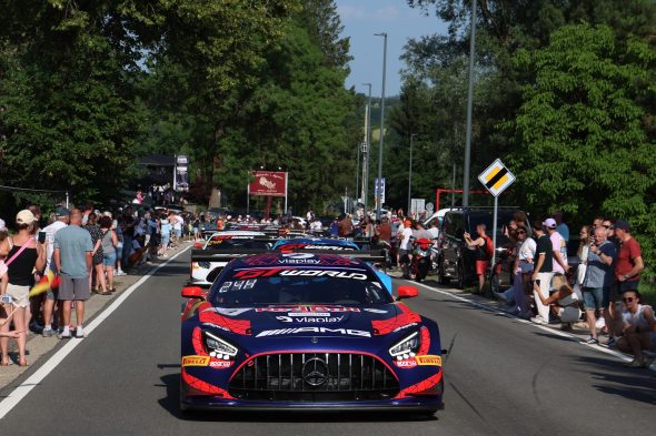 Fahrerparade vor dem 24-Stunden-Rennen von Spa