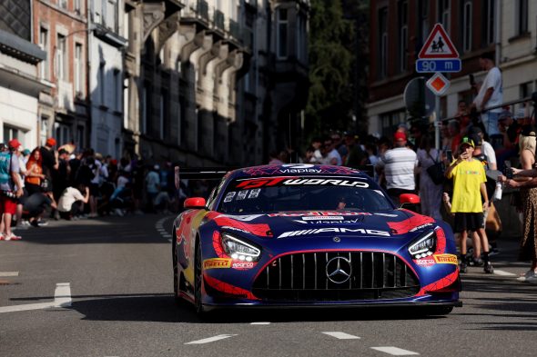 Fahrerparade vor dem 24-Stunden-Rennen von Spa