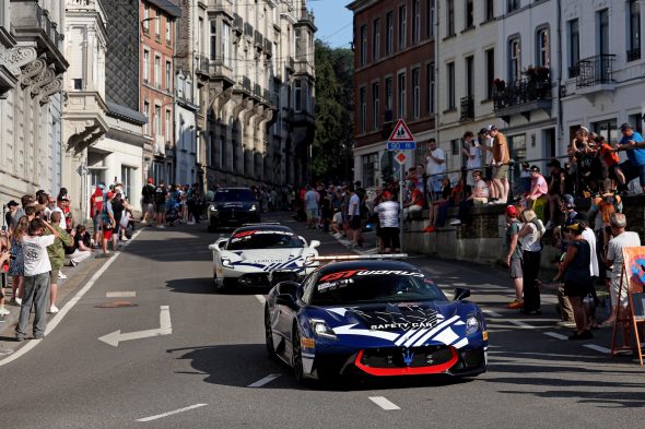 Fahrerparade vor dem 24-Stunden-Rennen von Spa