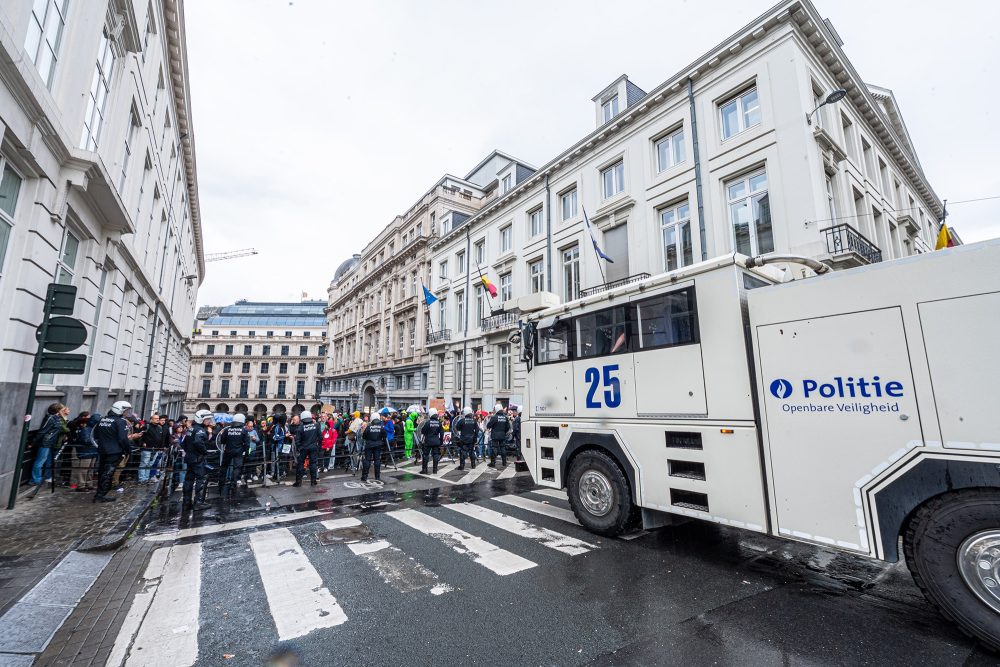 Demonstranten am Donnerstag vor dem Parlament der Französischen Gemeinschaft in Brüssel