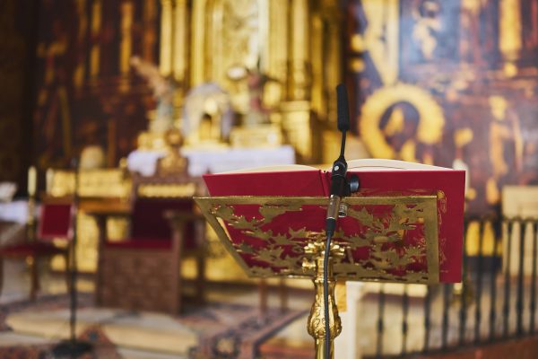 Rednerpult in einer Kirche
