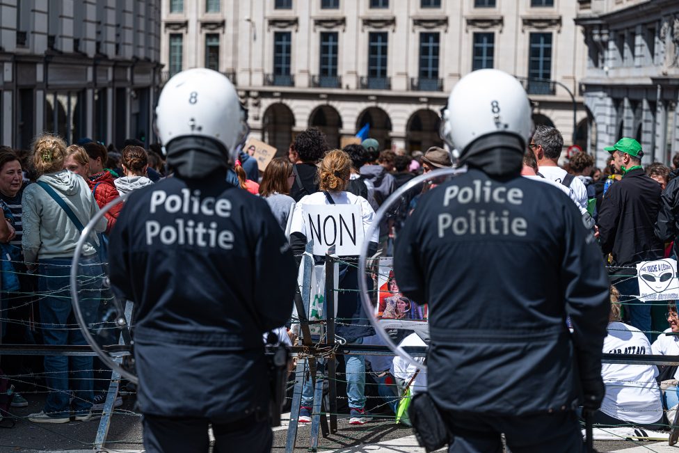 Polizei und Demonstranten bei einer Protestkundgebung in Brüssel am Donnerstag, dem 4. Juni 2026