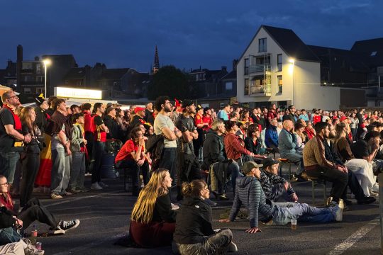 Rote-Teufel-Fans beim Public Viewing in Eupen