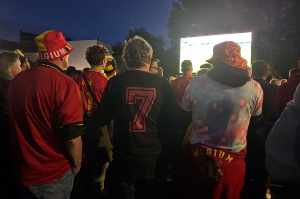 Rote-Teufel-Fans beim Public Viewing in Eupen
