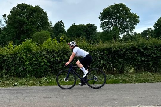 Ronja Schütz auf dem Fahrrad bei einer Trainingsrunde