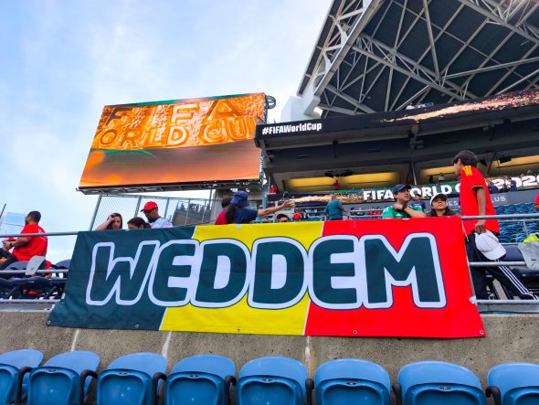 Banner mit dem Aufdruck 'Weddem" im WM-Stadion in Seattle