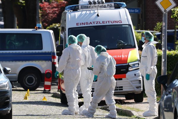 Forensiker im Einsatz nach den tödlichen Schüssen in Stade