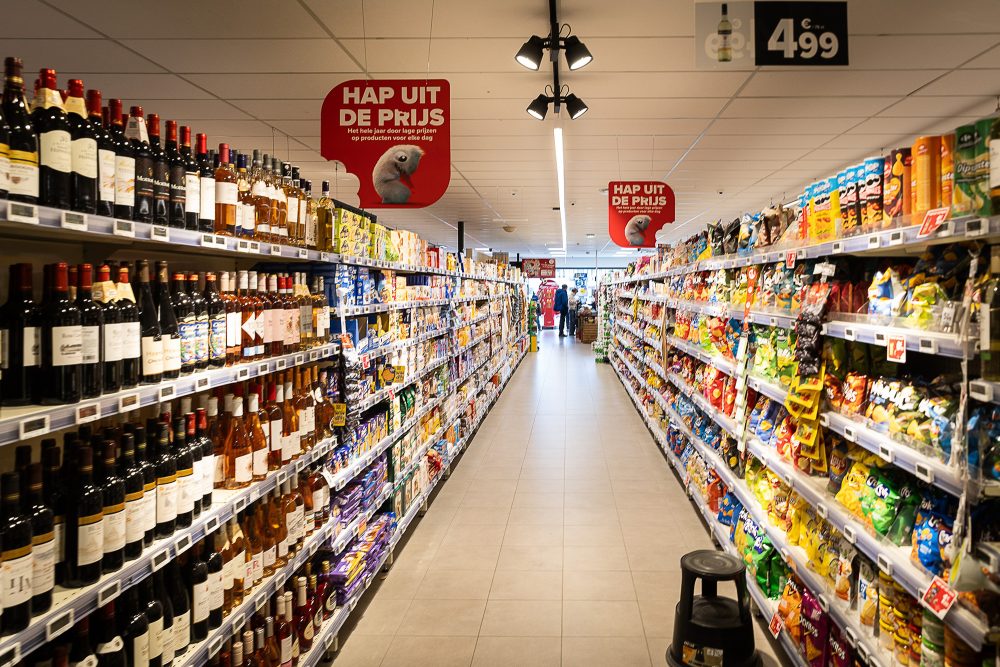 Regale im Supermarkt