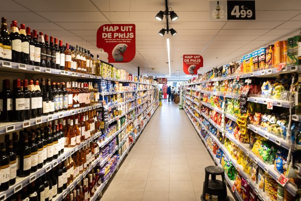Regale im Supermarkt