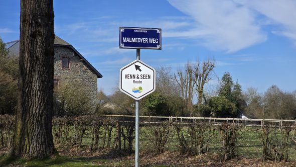 Schild zur Venn- und Seen-Route
