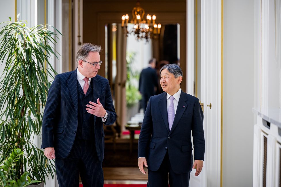 Premierminister Bart De Wever mit dem japanischen Kaiser Naruhito