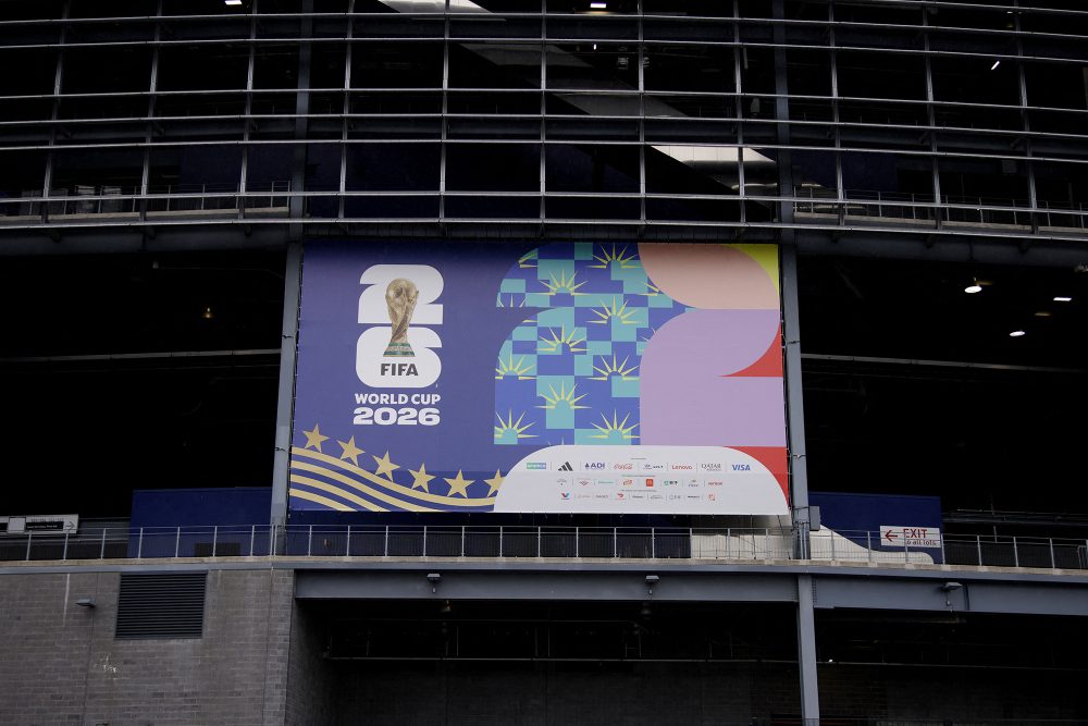 Ein WM-Banner am Stadion von East Rutherford in New Jersey