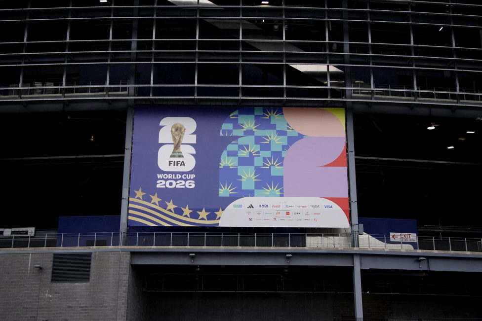 Ein WM-Banner am Stadion von East Rutherford in New Jersey