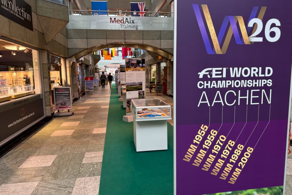 Exponate in der Ausstellung zur Aachener WM-Geschichte