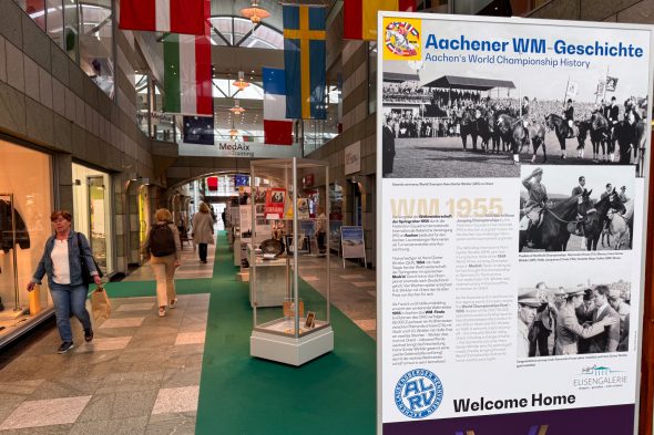 Exponate in der Ausstellung zur Aachener WM-Geschichte