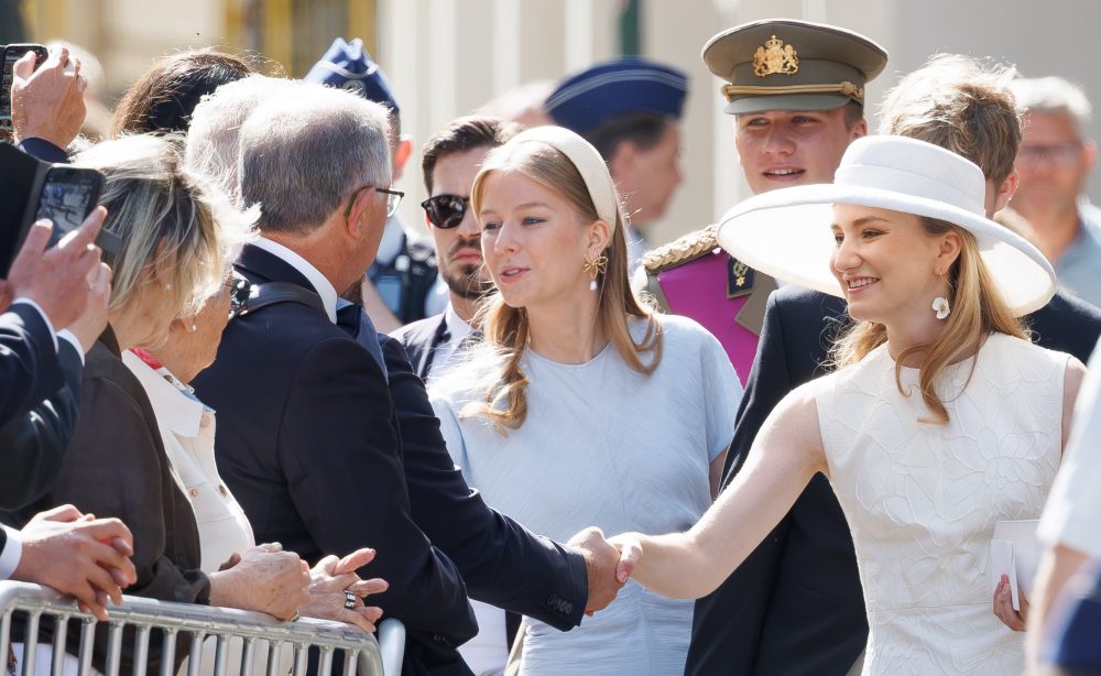 Prinzessin Eleonore und Prinzessin Elisabeth beim Bad in der Menge