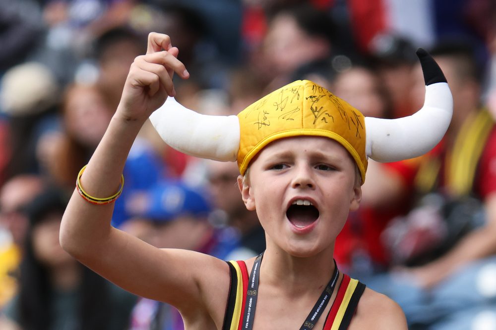 Junger Belgien-Fan mit Wikinger-Hut beim Spiel der Roten Teufel gegen Senegal im Stadion in Seattle