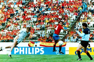Jan Ceulemans trifft per Kopfball zum 1:0 gegen Spanien am 22. Juni 1986 in Puebla