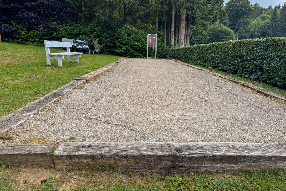 Pétanque-Bahn auf dem Camping