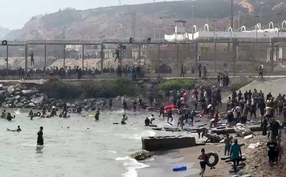Migranten bei ihrer Ankunft in Ceuta