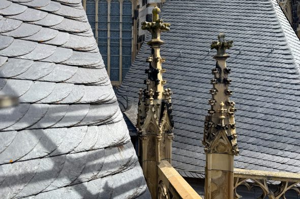 Fialen auf Strebepfeiler am Aachener Dom