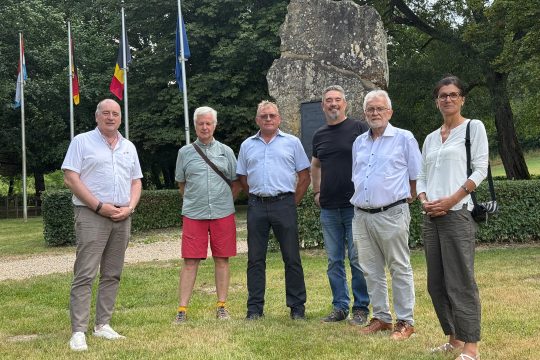 Gruppenbild am Europadenkmal bei Ouren