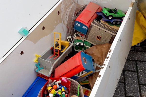Legosteine nach der Flut in Eupen