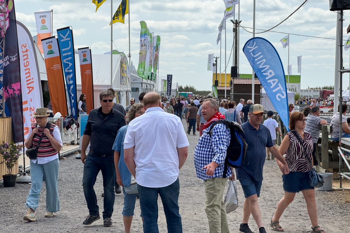 Menschen bei der Landwirtschaftsmesse