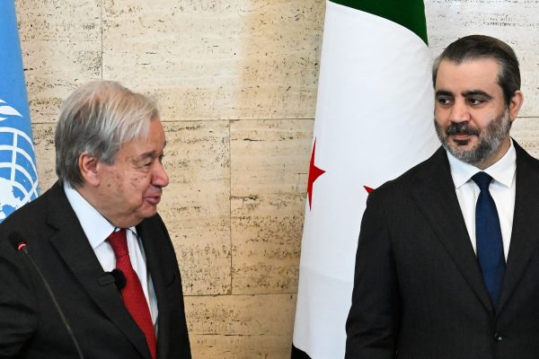 UN-Generalsekretät Antonio Guterres und der syrische Außenminister Asaad al-Schaibani