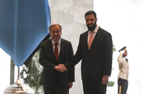 António Guterres mit Übergangspräsident Ahmed al-Scharaa