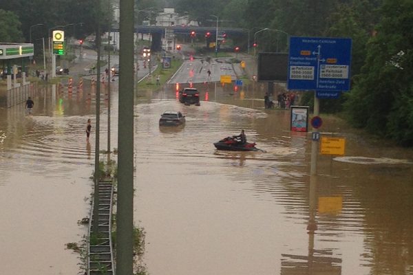 Überschwemmte Straße in Heerlen