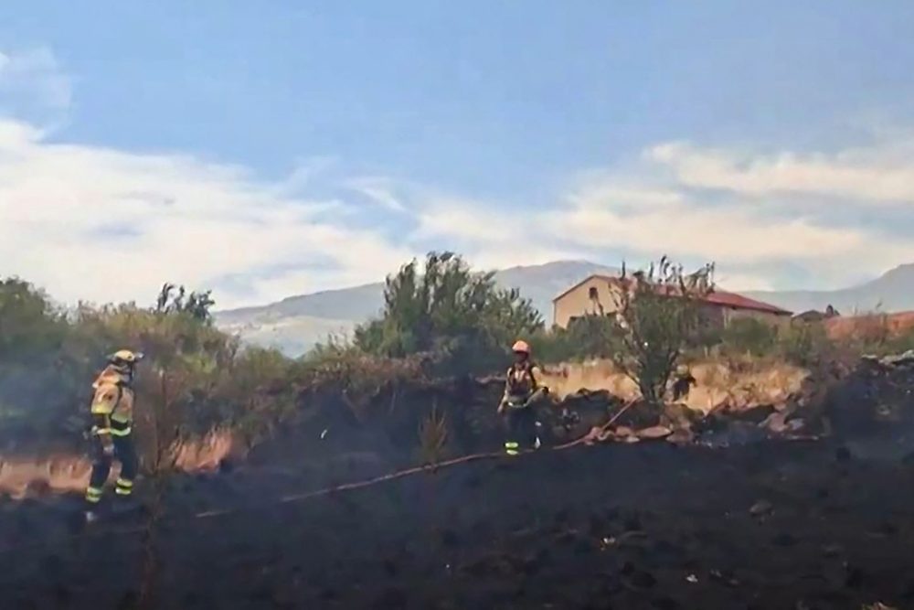Feuerwehrleute im Einsatz in der Nähe von Madrid
