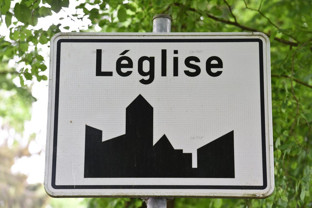 Ortsschild von Léglise in der Provinz Luxemburg